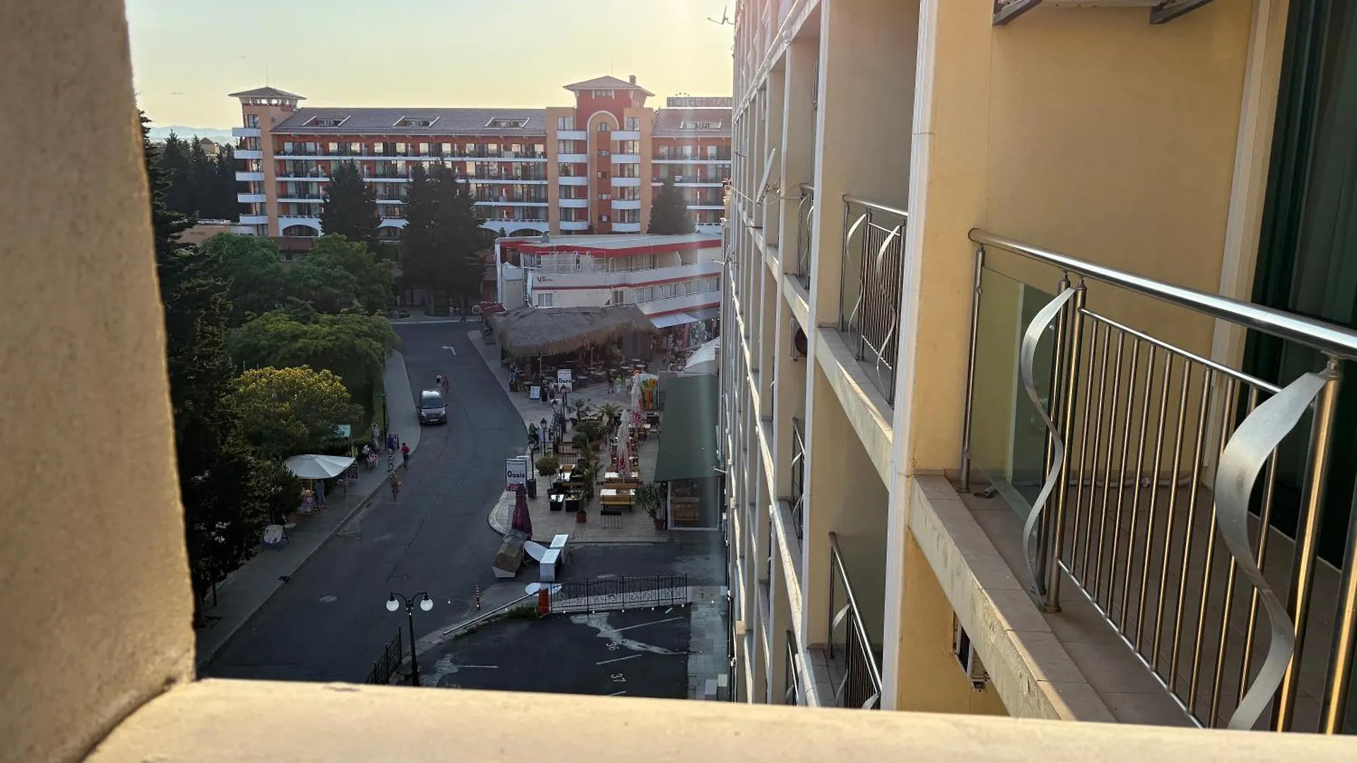 Miramar Palace 615S Napospart Apartman